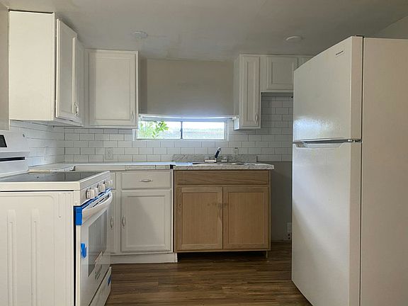 4th image of 11 Sunset Blvd #96