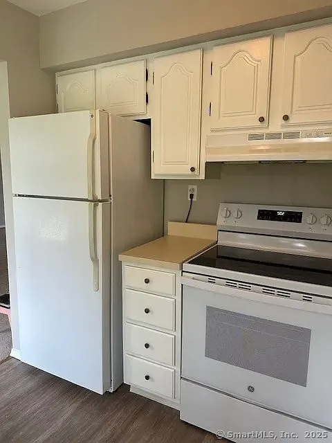 2 bed, 1038 sqft, $2,100 — Photo 2