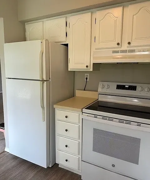 140 Candlewood Dr — Photo 2