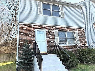 1st image of 7 Estate Dr