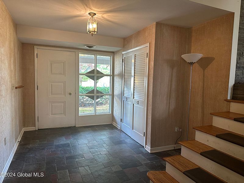 4th image of 851 Maxwell Drive