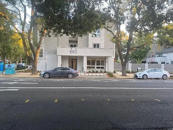 12 bed, 10300 sqft, $1,600 — Photo 1