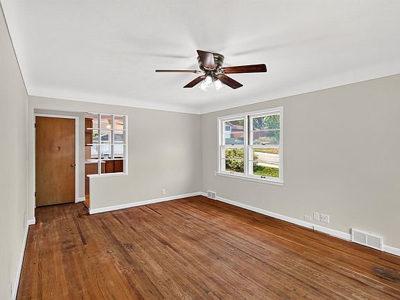 3rd image of 457 18th Ave N