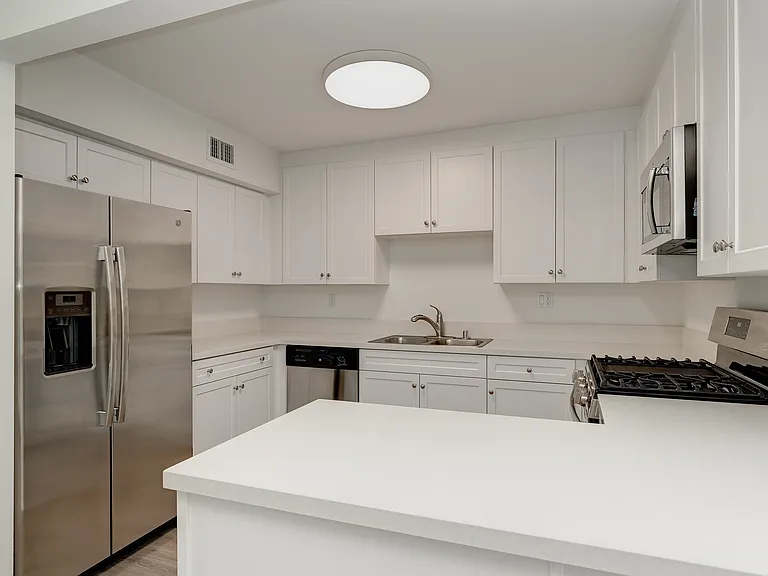 439 Stocker Apartments — Photo 41
