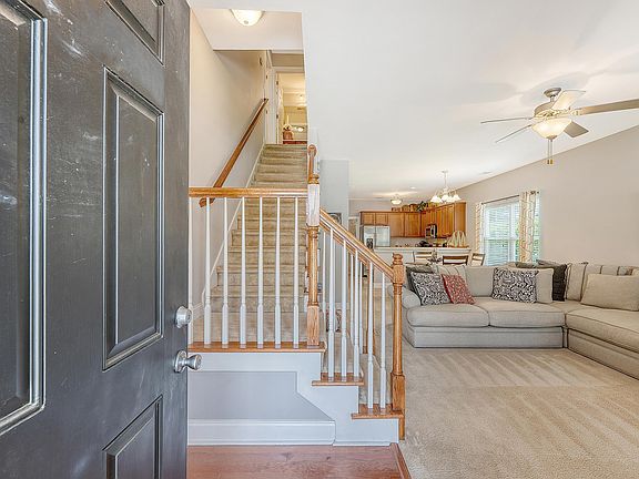 3rd image of 115 Tuscany Ct