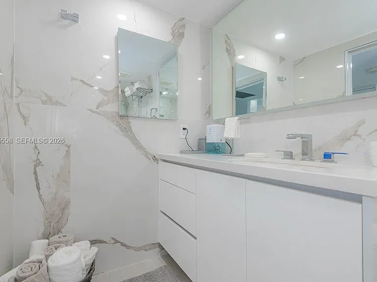 2301 Collins Ave #811 — Photo 20