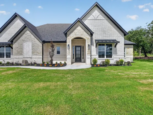 1045 Arbor Vista Dr, Azle, TX 76020