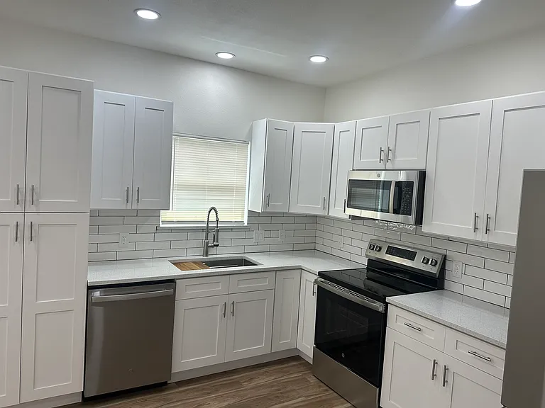 1600 Woodress Ln #A AND B — Photo 5