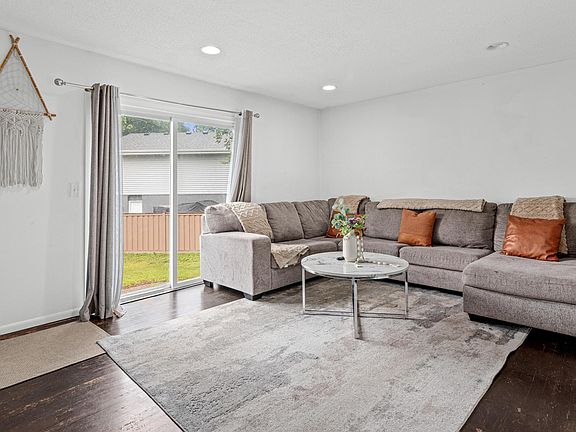 3rd image of 8216 Lad Pkwy