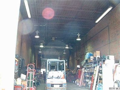 2nd image of 710 N Hoskins Rd