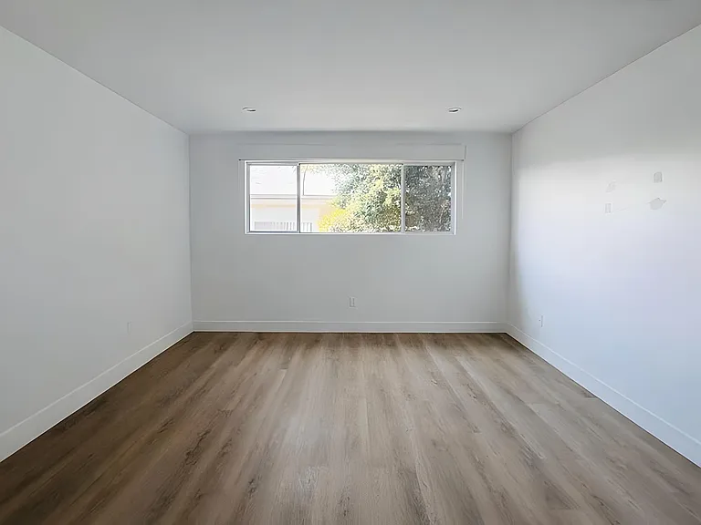 605 San Vicente #202 — Photo 22