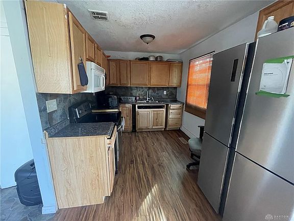3rd image of 3932 Prescott Ave