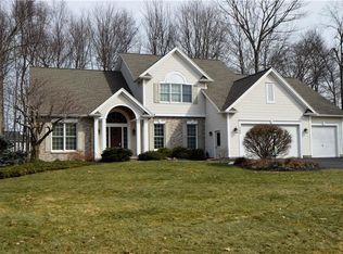 560 Deer Haven Dr, Webster, NY 14580