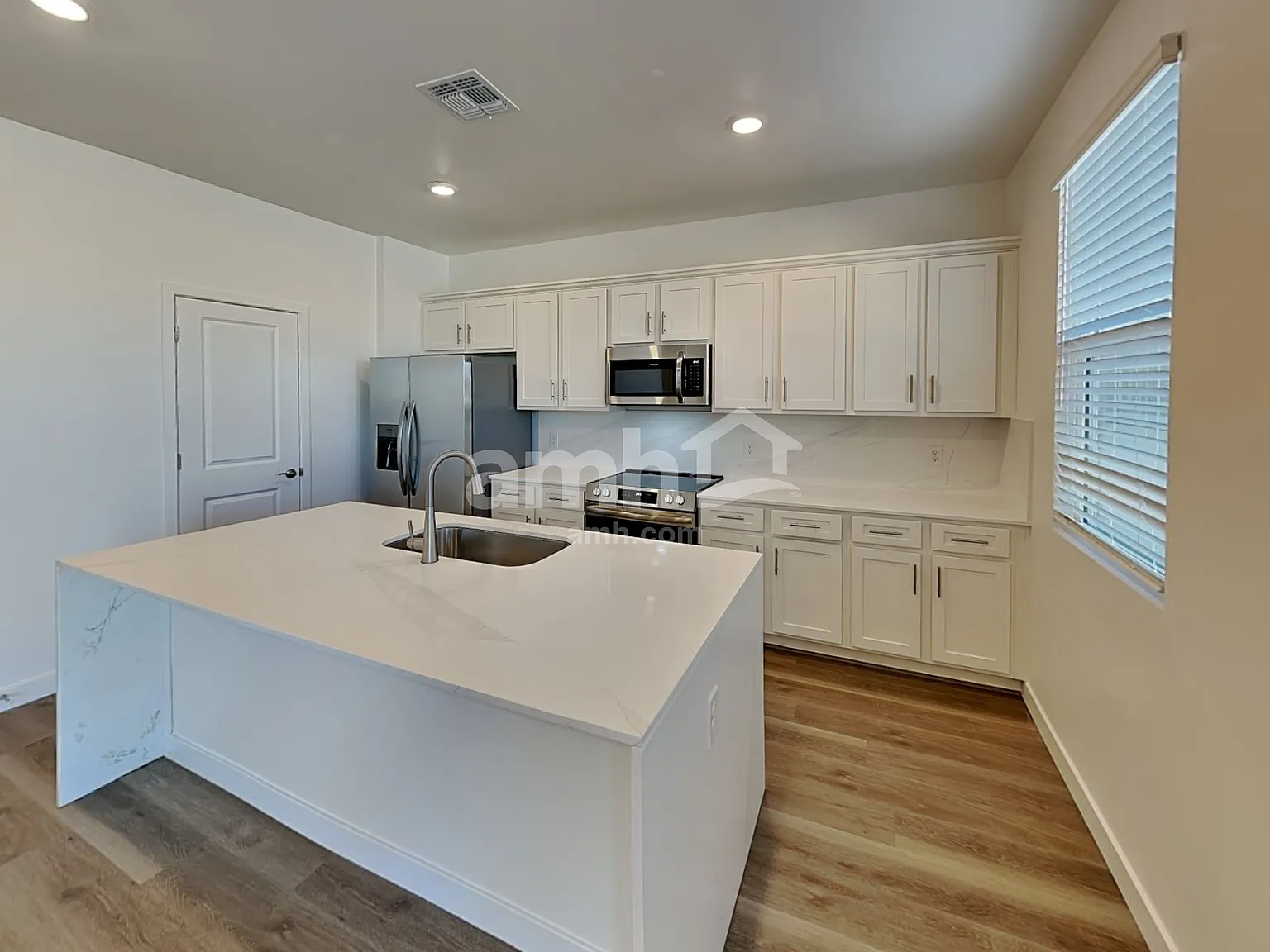 4 bed, 2.5 bath, 2154 sqft, $2,300 — Photo 3