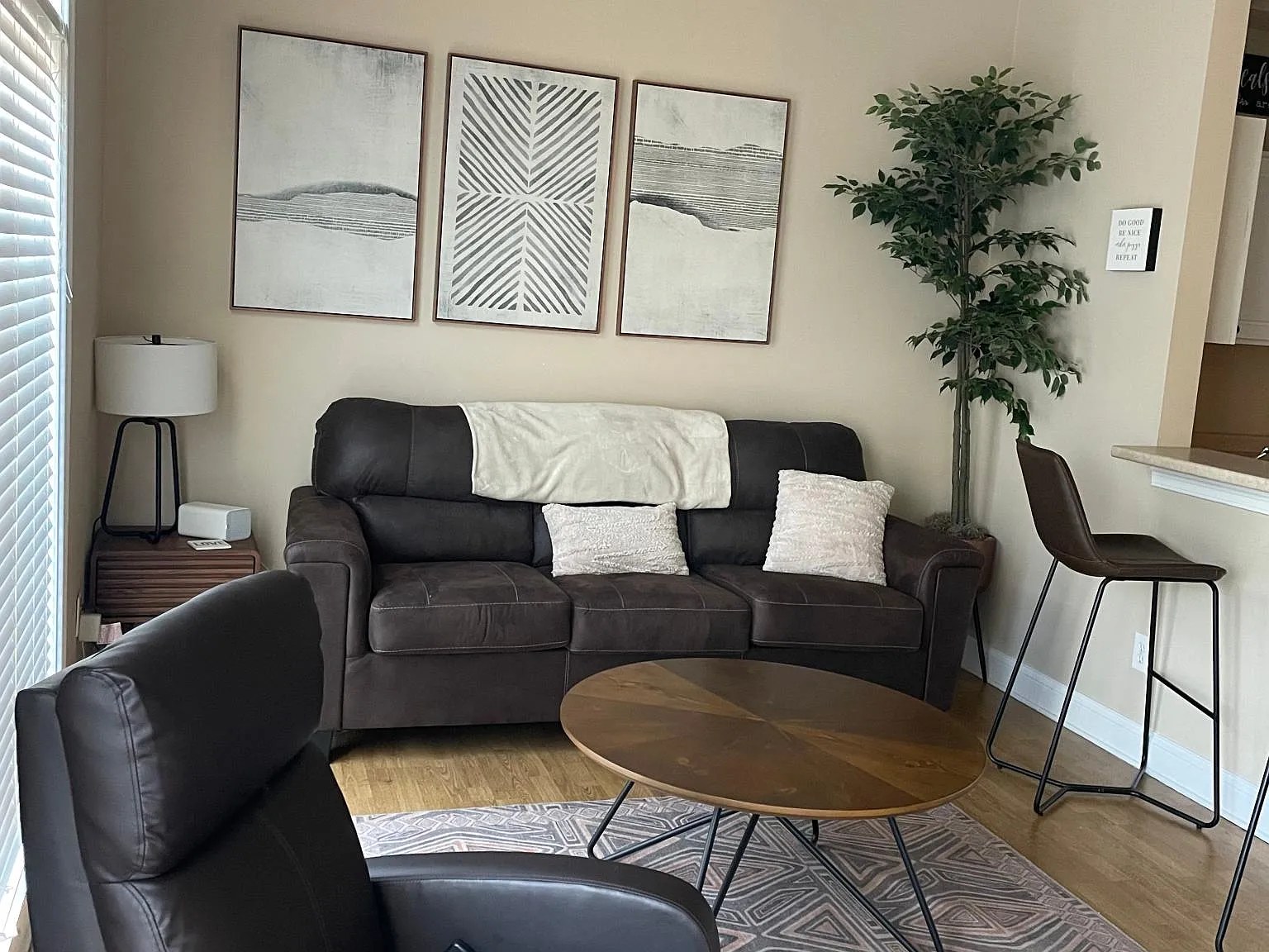2 bed, 1200 sqft, $2,300 — Photo 1