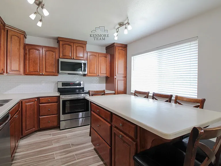 2122 S Olympia St — Photo 3
