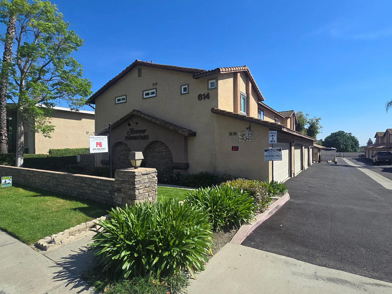 2 bed, 2.5 bath, $2,550 — Photo 2