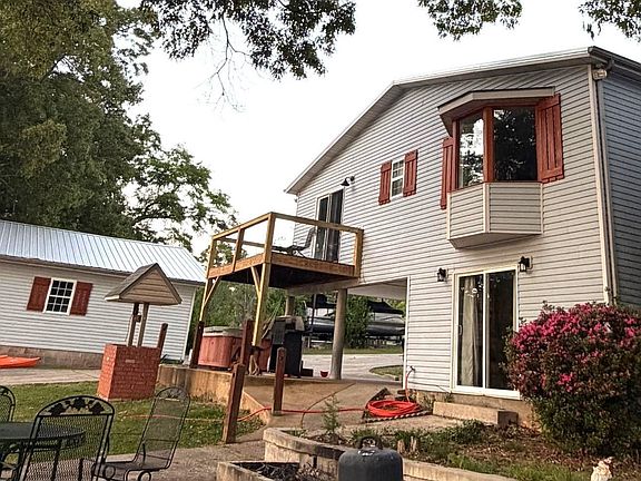 2nd image of 515 E Lake Hill Dr