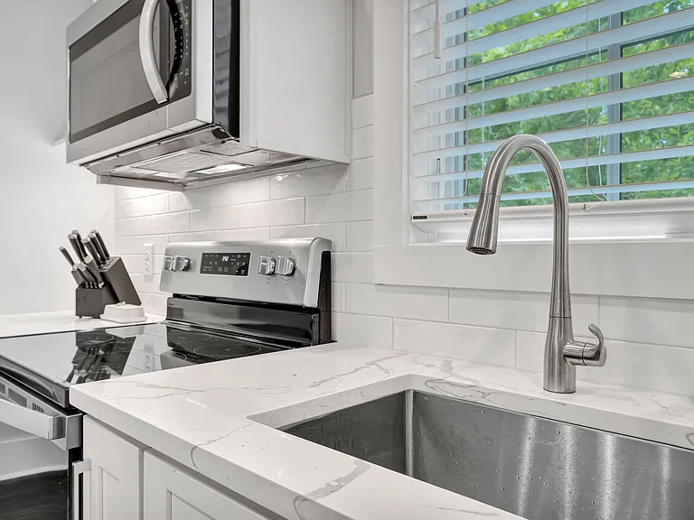 1110 Lillian St #B — Photo 11