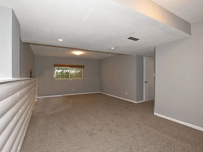 13650 Hunter Dr — Photo 17