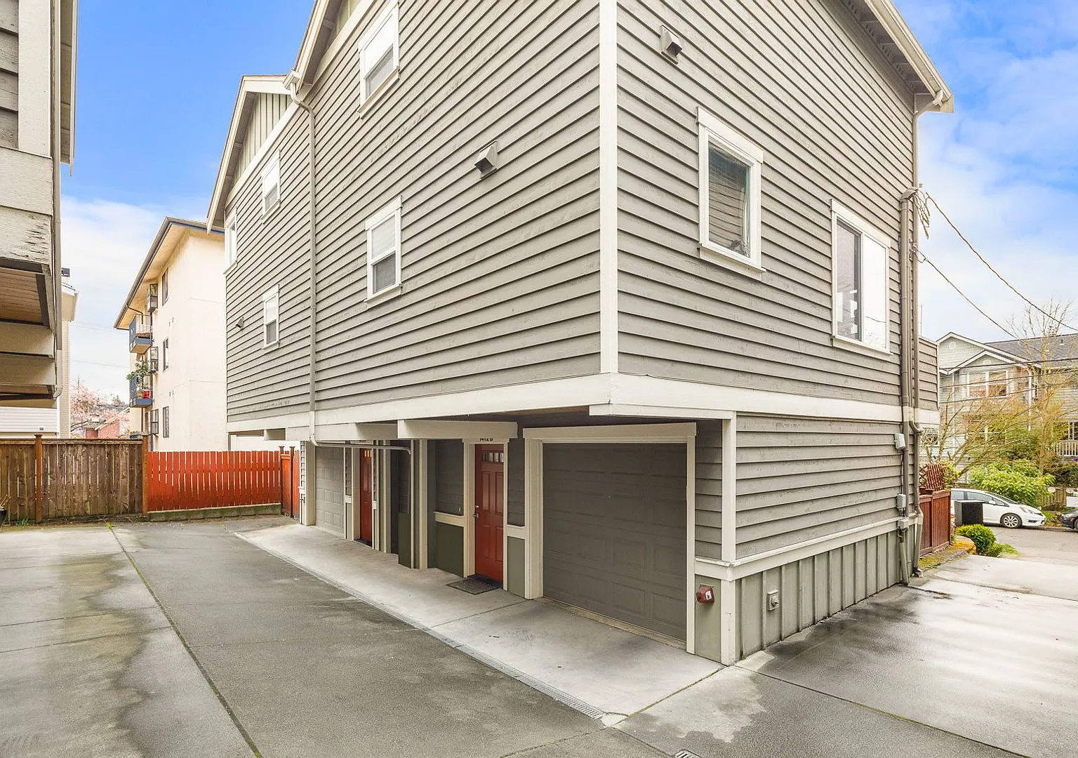 Fantastic Ballard 3 Bedroom 3 Bath Townhouse w/ Garage — Photo 3