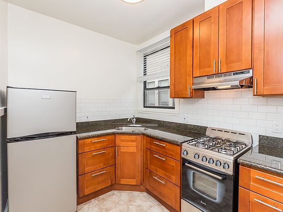 2nd image of 1600 3rd Ave #28