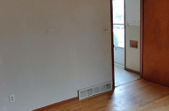 4th image of 6603 Forest Ave