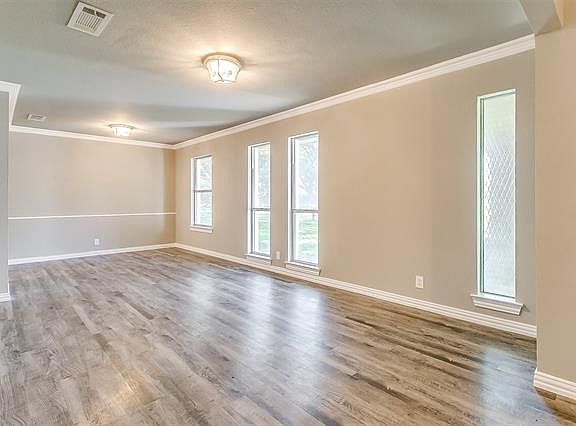 5th image of 1217 Crestwood Dr