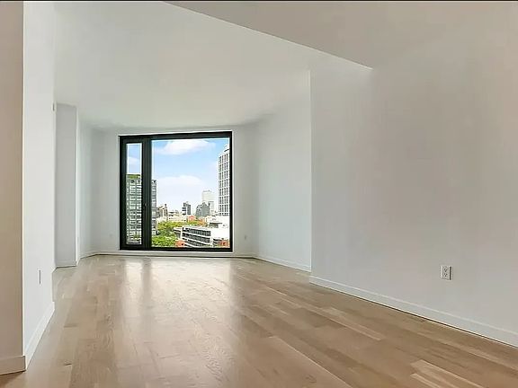 4th image of 329 Broadway #810