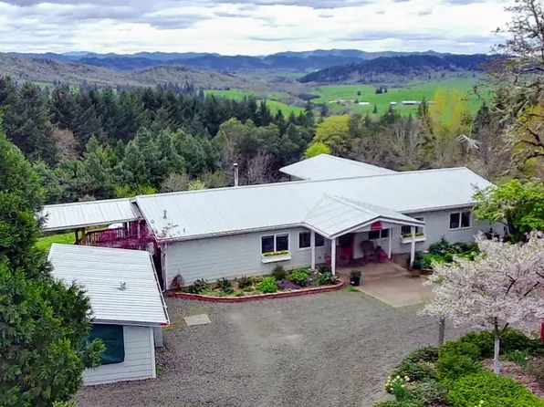 1343 Mustang Dr, Oakland, OR 97462