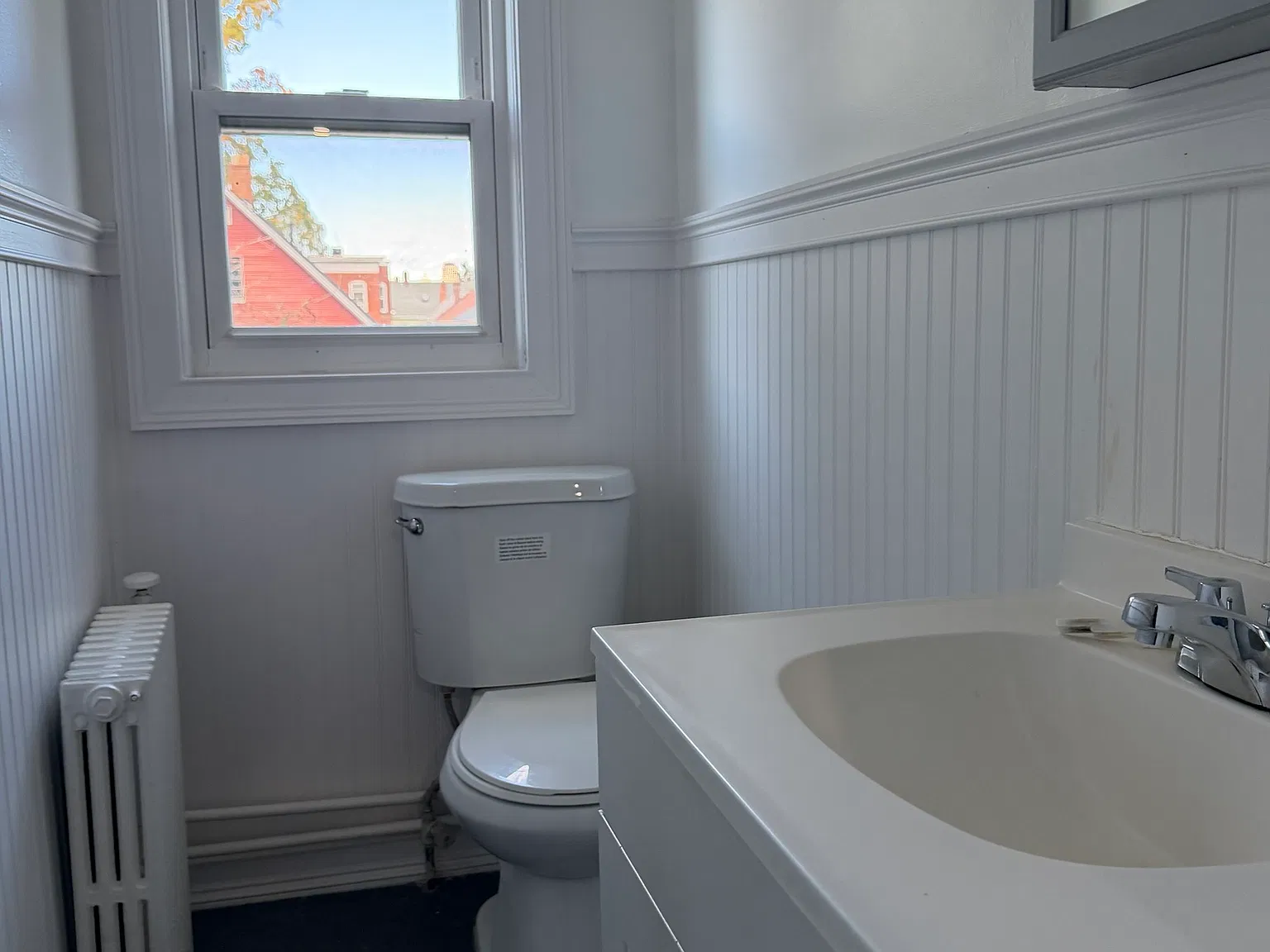 2 bed, 1.0 bath, 3972 sqft, $1,700 — Photo 3