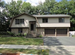 180 S Leswing Ave, Saddle Brook, NJ 07663