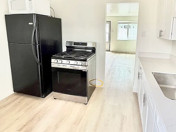 5th image of 1149 Akron St #1