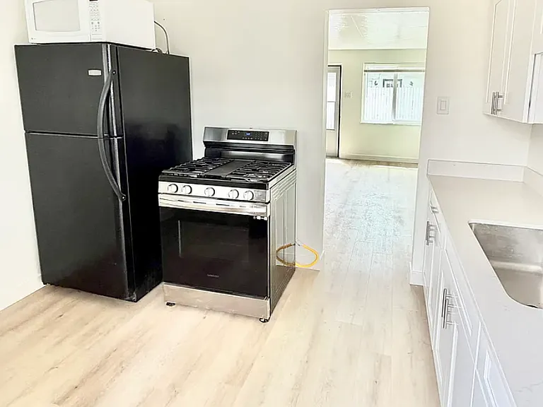1149 Akron St #1 — Photo 8
