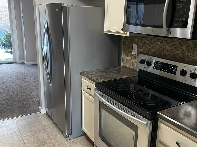 2788 Bingham Dr — Photo 3