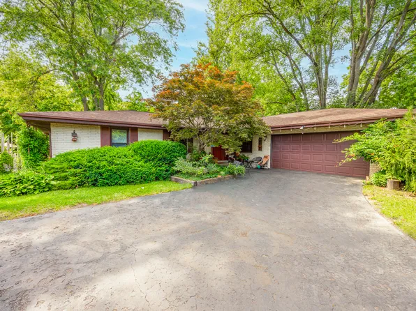 42 Cambridge Ln, Lincolnshire, IL 60069