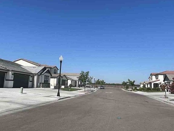 Exterior Neighborhood (street photo)
