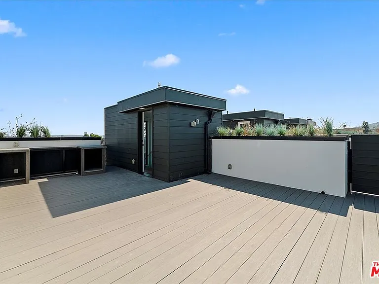 1410 1/2 N Poinsettia Pl — Photo 10
