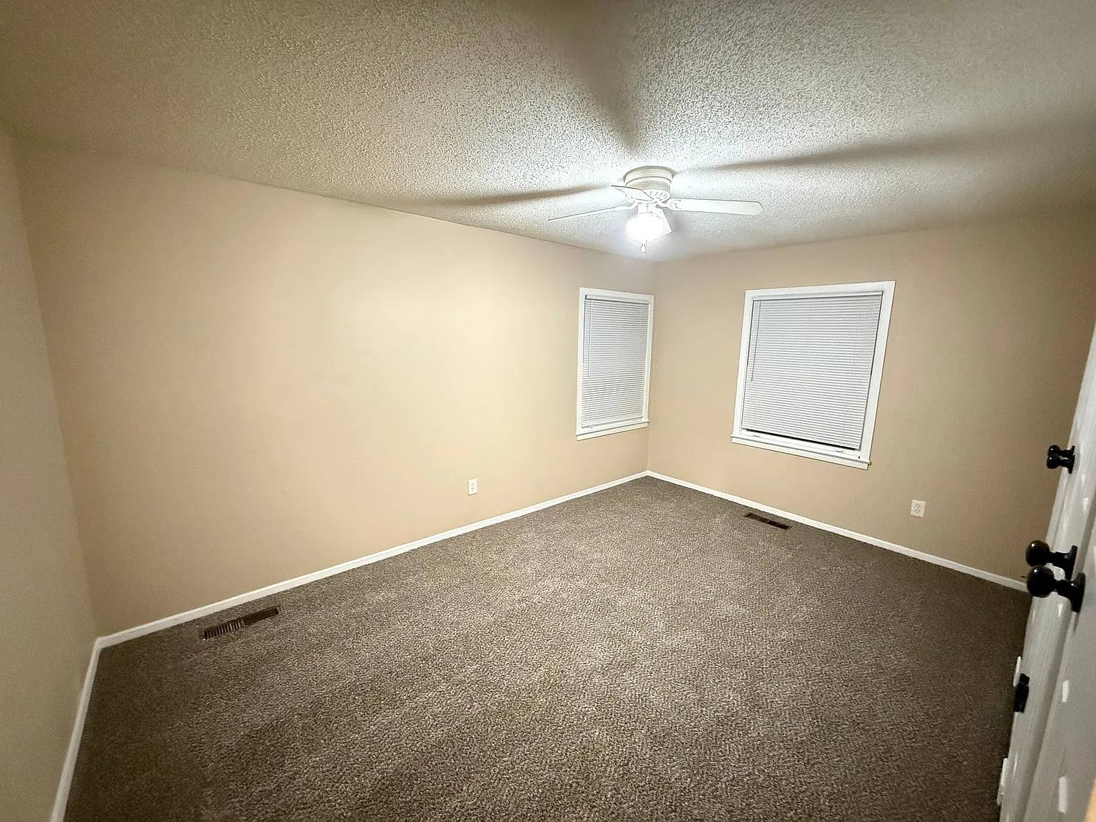 4276 Kimball Ave — Photo 2