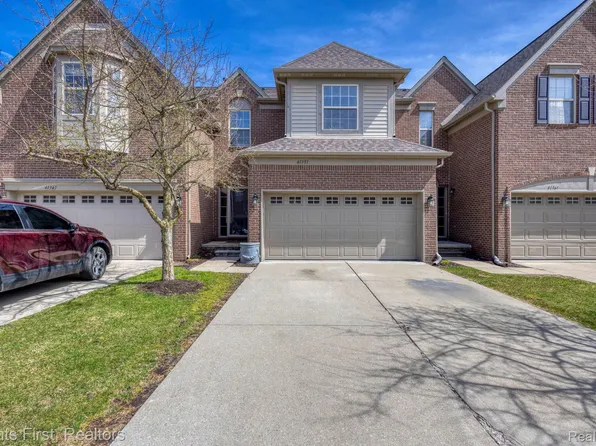 41351 N Maplewood Dr, Canton, MI 48187