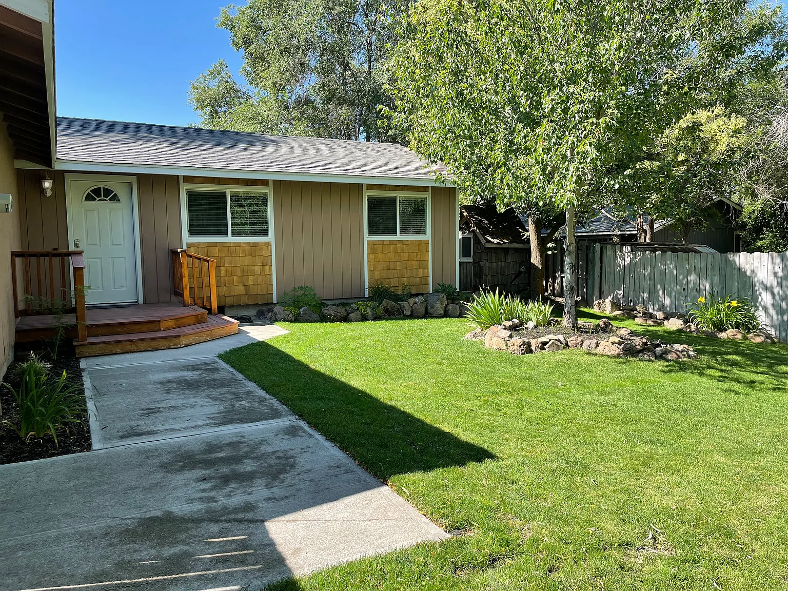 2522 SW Umatilla Ave — Photo 2