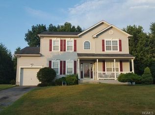 114 W Meadow Wind Ln, Newburgh, NY 12550