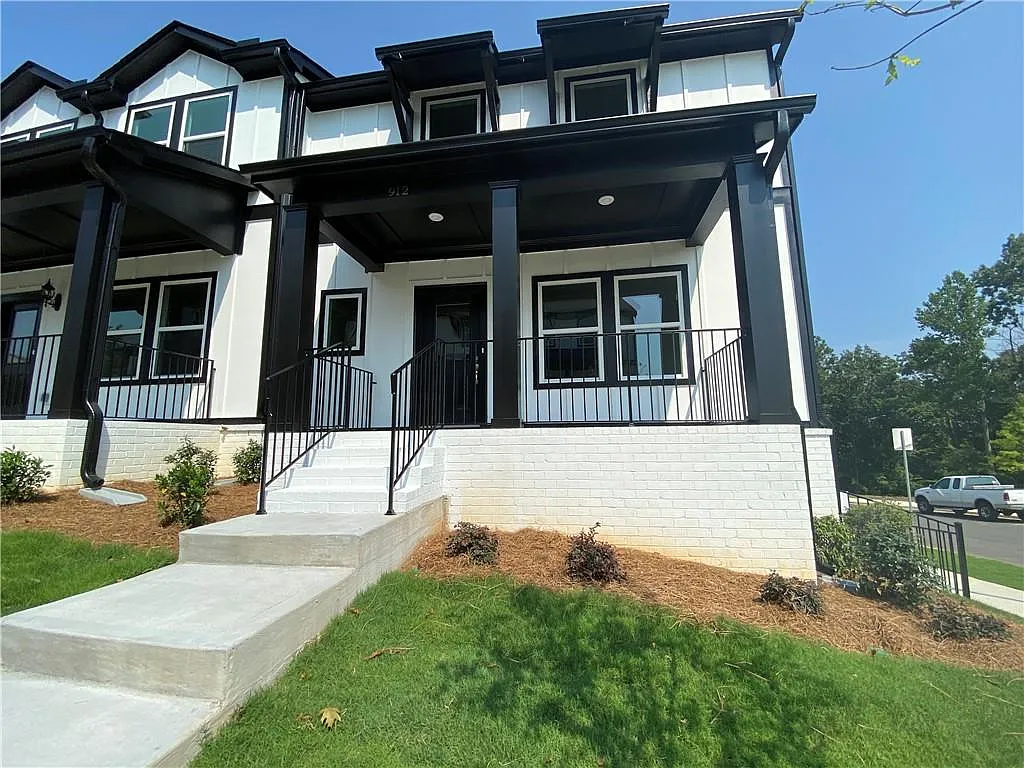 4 bed, 3.5 bath, 2247 sqft, $2,695 — Photo 3