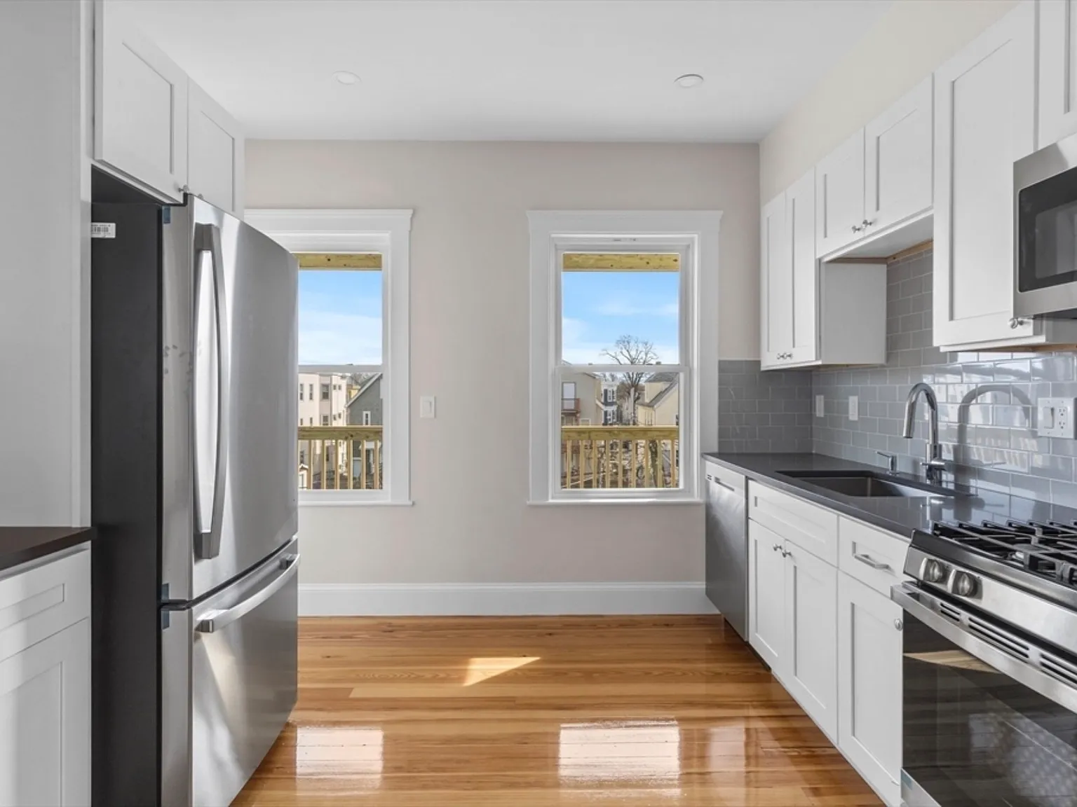3 bed, 1400 sqft, $3,300 — Photo 3