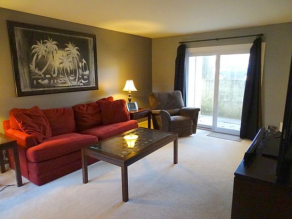 2nd image of 2149 Country Club Dr APT 1