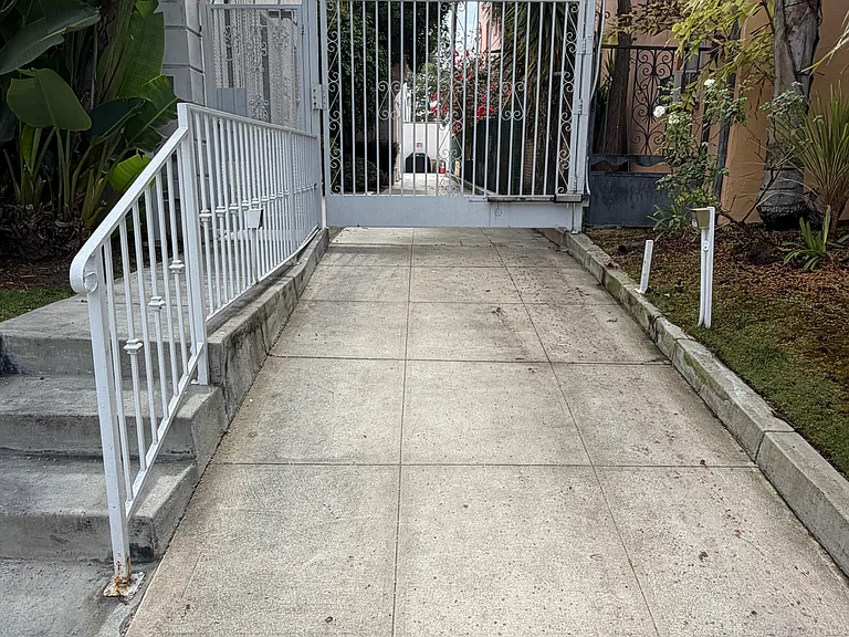 352 S Cloverdale Ave #352 — Photo 33
