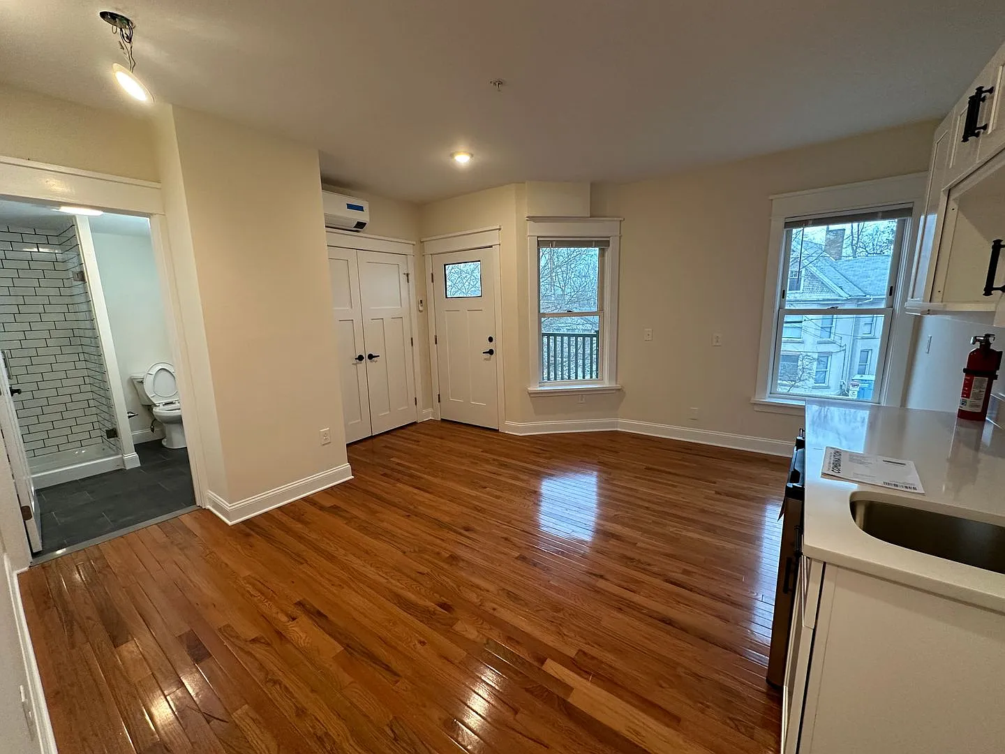 118 Hudson St — Photo 3