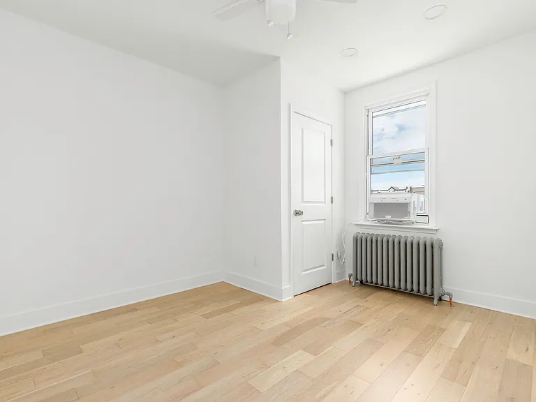 5461 W Berks St #B — Photo 16