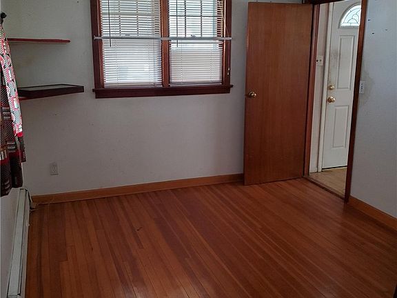 4th image of 23 Romaine Ave