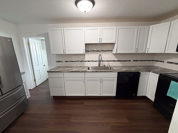 4th image of 1235 Main St